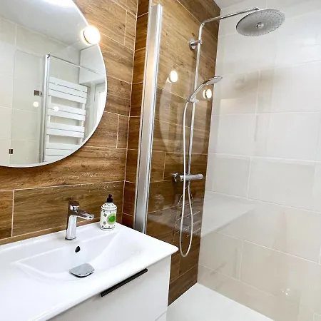 Beau T3 Avec Vue Parc Et Dent Du Chat, Pour 3/4 Pers, Avec Terrasse Et Wifi - Fr-1-555-88