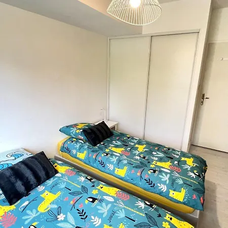 Bel Appartement T3 avec Vue sur la Dent du Chat et Garage Privé - FR-1-555-88 *